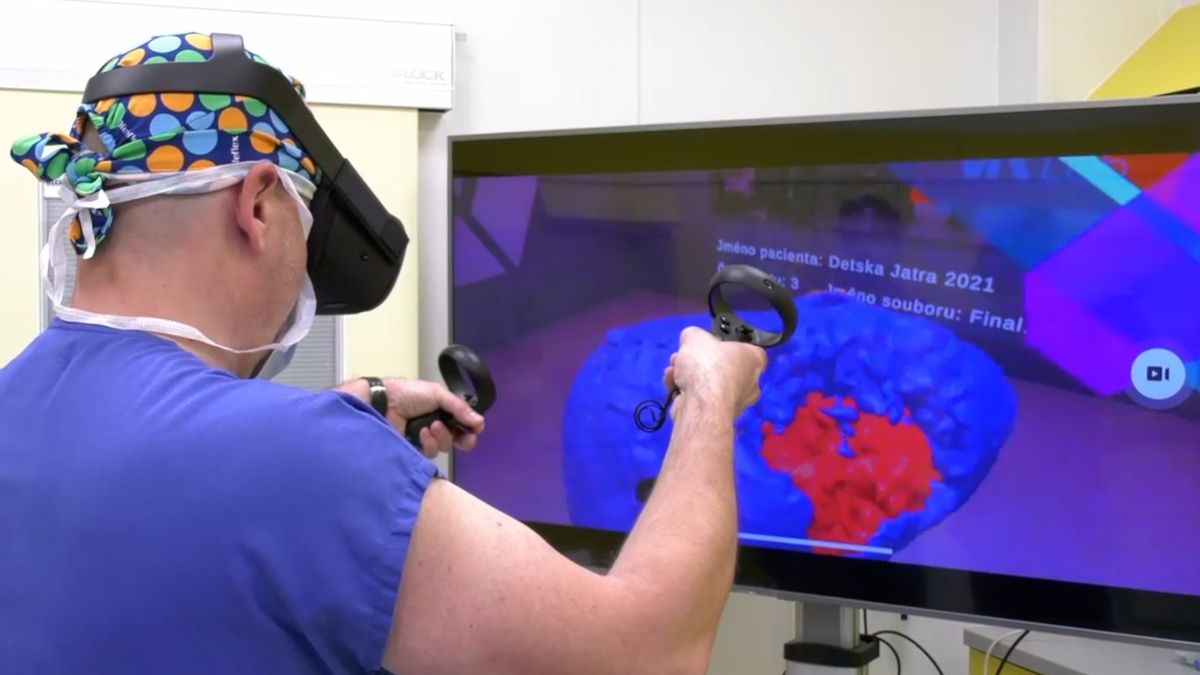 Čeští lékaři jako průkopníci operací ve virtuální realitě. Plánuje je IKEM